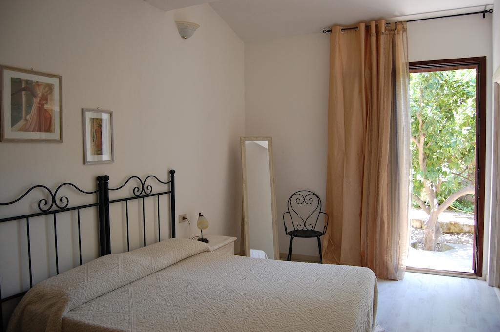 Bed and Breakfast Andrea E Valentina S'Archittu Habitación foto